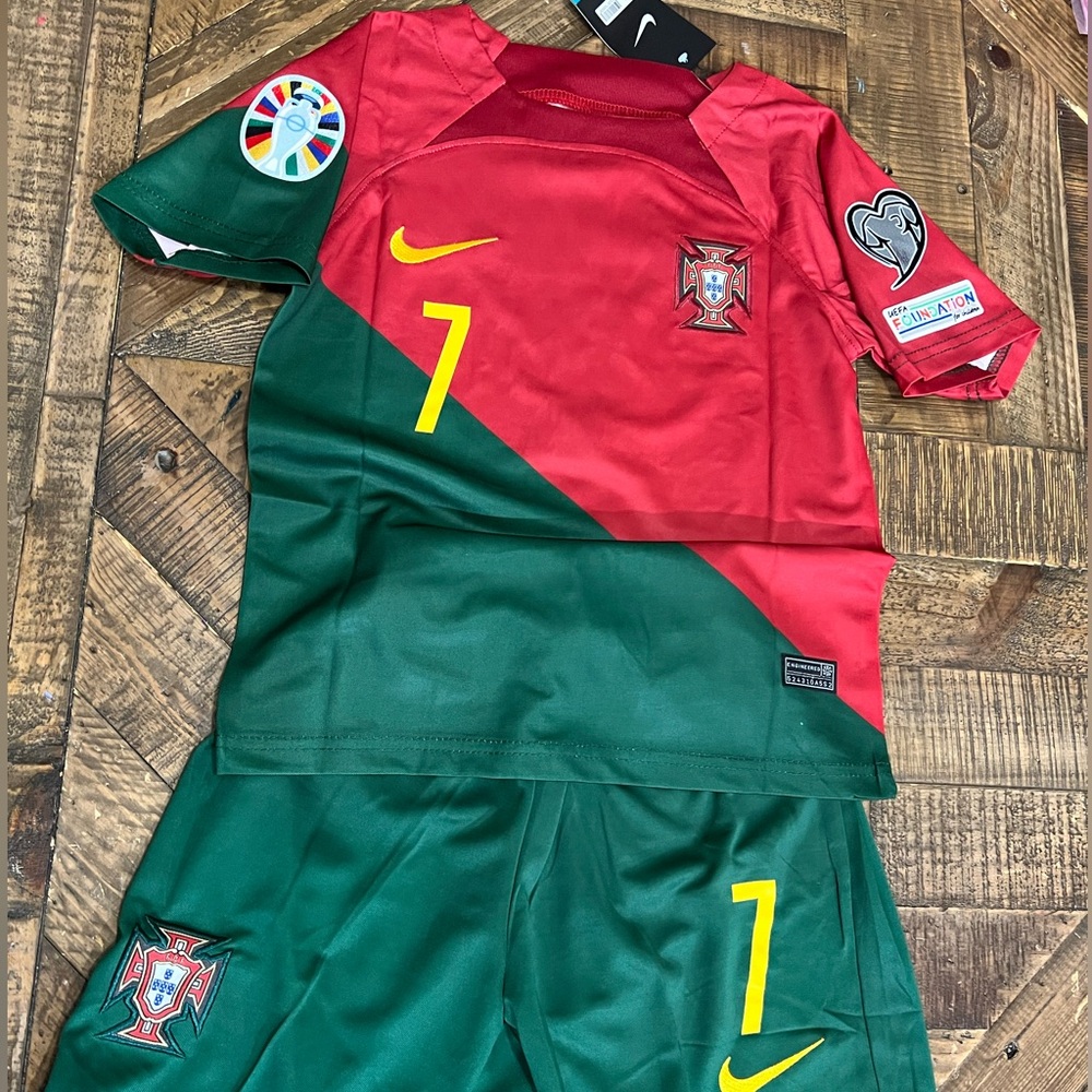 Ronaldo Portugal home jersey kids kit #7 - Picture 3 of 3